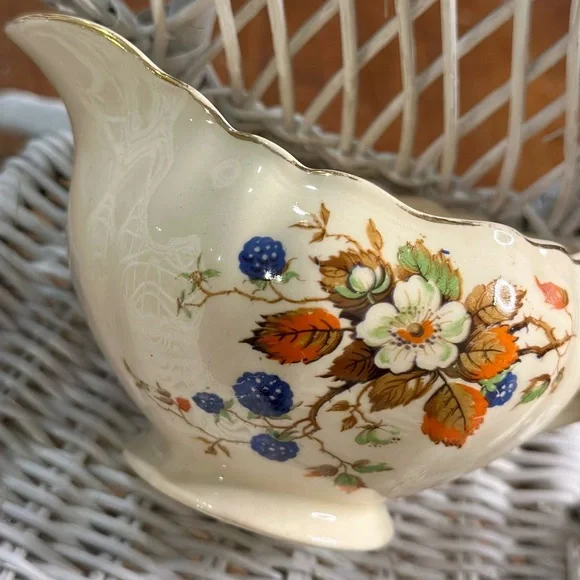 Vintage J and G Meakin Sunshine Pattern Made In England Creamer - Picture 9 of 10